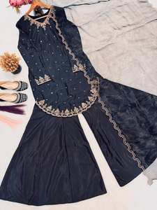 Ensemble ethnique indien de qualité supérieure (haut et palazzo) avec dupatta, idéal pour les fiançailles, les festivals et les mariages, disponible à la vente - Product Image 2