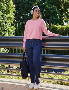 Pulls à manches longues et col rond pour femme moderne, style hiver 2026, écologiques, 100 % polyester, plissés, alliant perfection et chic décontracté - Product Image 3