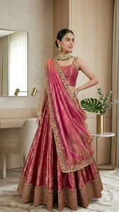 Último Diseño de Ropa Nupcial Bollywood, Blusa con Bordado Pesado y Encaje, Dupatta, Lehenga Choli, Ropa de Fiesta para Mujer, Reciclada - Product Image 4