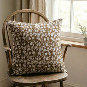 Housse de coussin vert olive imprimée à la main style indien, motif floral et vigne, coussin décoratif, décoration Cottagecore - Product Image 2
