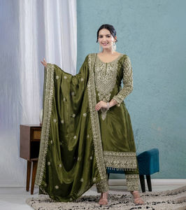 Traje Salwar Kameez Midi de Terciopelo Viscosa Pesado de Diseño Clásico, Estilo Tradicional con Bordado y Lentejuelas, Sin Arrugas, Ideal para Fiestas - Product Image 1