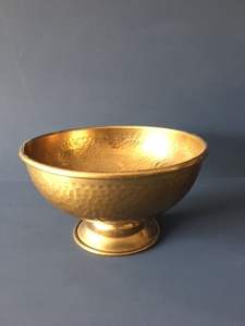 Bol de service élégant en laiton, conçu pour les maisons modernes, les fêtes, les mariages et la décoration de table des fêtes, au look raffiné. - Product Image 5