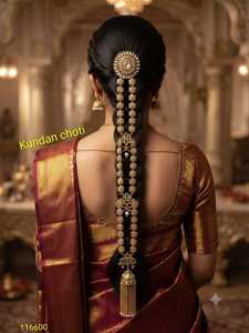 Accesorio de Trenza Nupcial Kundan Tradicional de Lujo, Adorno para el Cabello con Acabado Dorado y Borlas de Perlas, Joyería para el Cabello de Novia - Product Image 3