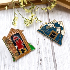 Épingles en émail dur d'usine avec badges à paillettes, logo personnalisé en métal strass émail broche de chaîne de chapeau pour sac - Product Image 3