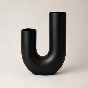 Vase de table en aluminium en forme de U, style moderne et sculptural |   Décoration d'intérieur artisanale, écologique, durable, minimaliste et originale - Product Image 2