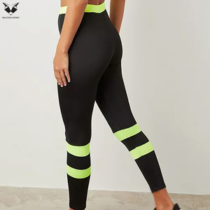Conjunto deportivo elegante con bordes en contraste, sujetador deportivo y leggings largos, en negro con contraste de color verde, el mejor conjunto de yoga de material suave. - Product Image 5