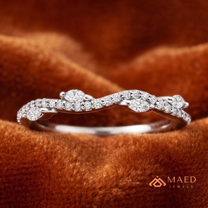 Anillo de compromiso de moissanita redonda con pavé de plata y alianzas nupciales retorcidas, joyería de promesa de boda, regalos de recuerdo de aniversario para ella - Product Image 4