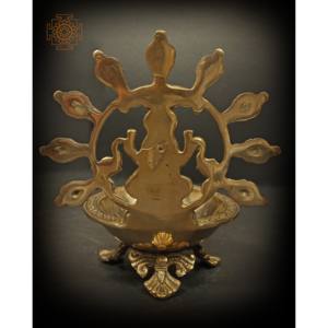 Diosa Gajalakshmi Big Diya hecha a mano de 8 pulgadas en latón para decoración del hogar, hecha en la India para regalar - Product Image 2