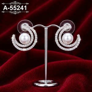 Boucles d'oreilles pendantes Jhumka plaquées or, aspect rubis et émeraude, en laiton, pour femme, idéales pour les fêtes et mariages, fabriquées en Chine - Product Image 2