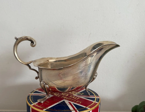 Soupière vintage en métal poli avec poignée courbée, couleur argent, pour table à manger, poignée décorative en acier inoxydable - Product Image 2