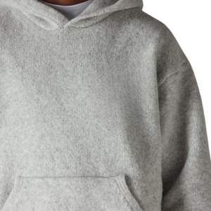 Sweat à capuche gris chiné doux et confortable en mélange de coton avec poche kangourou et cordon de serrage réglable, idéal pour un usage décontracté en hiver - Product Image 4