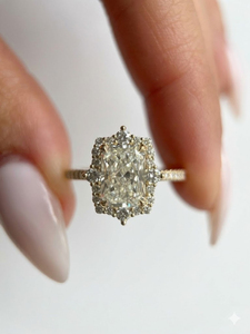 Anillo de Compromiso con Halo de Diamantes Radiantes, Anillo de Oro Vintage para Novia, Anillo Único de Oro Amarillo de 14K con Diamante Cultivado en Laboratorio, Joyería Fina, Regalo Elegante - Product Image 1