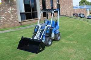 Nueva Minicargadora 8.4SK con Componentes Esenciales como Horquillas para Paletas, Motor, Caja de Cambios y Bomba, en Venta - Product Image 2