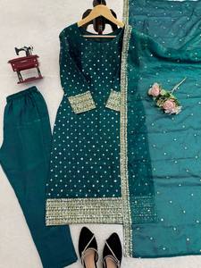 Ensemble haut de gamme en soie fantaisie lourde avec broderie complexe de fils et de sequins, style dupatta - Product Image 6