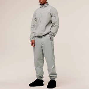 Veste de survêtement homme gris clair à manches longues avec fermeture éclair, col montant, design sportif respirant, poches latérales, idéale pour le printemps - Product Image 2