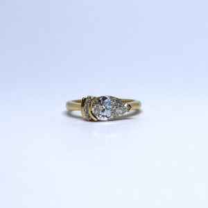 Anillo de banda de oro vermeil con diamante talla pera cultivado en laboratorio, de 14K, para mujer, regalo de compromiso para parejas. - Product Image 3