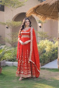 ชุดเดรสยาวแบบ Anarkali ผ้าจอร์เจตต์ปักลายสีส้ม ประดับด้วยงานปักเลื่อม Zari แขนยาวเต็มตัว สำหรับผู้หญิง - Product Image 4