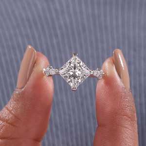 Anillo de Compromiso Romántico con Diamante de Corte Princesa de 2.01CT, Cultivado en Laboratorio, Oro Blanco de 14K, Joyería para Regalo de Fiesta o Boda - Product Image 1