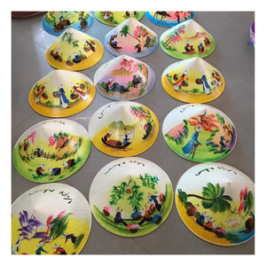 Sombrero Cónico de Hoja de Palma de Bambú Hecho con Materiales Naturales para Uso Tradicional, Decoración de Interiores y Comercio Internacional - Product Image 1