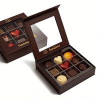 Boîte cadeau en papier rigide de luxe haut de gamme personnalisée pour bonbons et chocolats, matériaux recyclés, fenêtre en PVC, fermeture magnétique, gaufrage mat