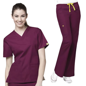 Conjunto de Uniforme Médico Premium para Mujer, Modelo Bravo, Personalizable, Corte Ajustado, Cuello en V, Pantalones Cargo, Ropa de Trabajo para Enfermeras y Doctoras - Product Image 5
