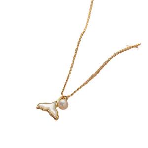 Collar de Perlas Naturales de Agua Dulce con Plata S925 Chapada en Oro, Colgante de Cola de Pez con Concha de Mariposa Blanca Impecable, Dijes Finos y Resistentes - Product Image 5