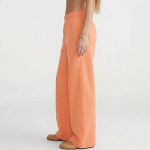 Pantalon de survêtement en molleton orange de haute qualité pour femme, coupe large, taille haute, avec cordon de serrage, décontracté, longueur intégrale, avec logo imprimé - Product Image 3