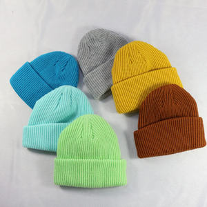 Bonnets d'hiver personnalisés avec logo brodé pour hommes et femmes, en tricot côtelé en laine mérinos, acrylique, coton, cachemire, avec logo de créateur - Product Image 1