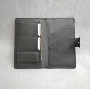 กระเป๋าใส่พาสปอร์ตพรีเมียมพร้อมช่องใส่โทรศัพท์มือถือ ป้องกัน RFID ช่องใส่เหรียญและเอกสาร หนังแท้ทำมือจากอินเดีย ดีไซน์แฟชั่น - Product Image 2