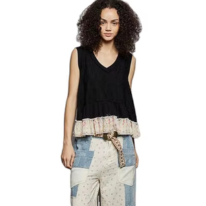 Camiseta sin mangas con textura y cuello en V con estampado floral POL - Product Image 1