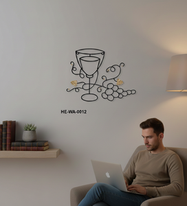 Arte de Pared Boho Hecho a Mano en Hierro con Diseño de Copa de Vino, Detalles Dorados y Racimos de Vid Flotantes, Función para Colgar - Product Image 4