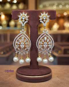 ต่างหูคริสตัลมุกหรูหรา Ping Bling สำหรับผู้หญิง ต่างหูห้อยระย้าสีทอง ต่างหูแฟชั่นสำหรับงานแต่งงาน งานเลี้ยงตอนเย็น - Product Image 1