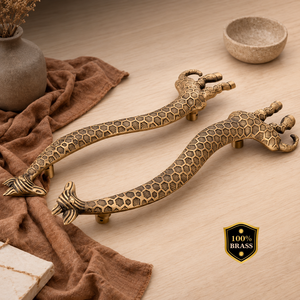 Poignée de porte principale GIRAFFE en finition antique mate pour entrées résidentielles élégantes, intérieurs de maison et quincaillerie architecturale. - Product Image 5