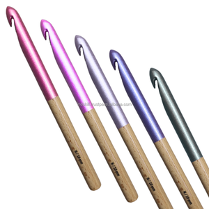 Su marca, 9 Uds., Kit de agujas de tejer con gancho colorido, accesorios para herramientas de tejer DIY, juego de ganchos de ganchillo con mango de Bambú - Product Image 6