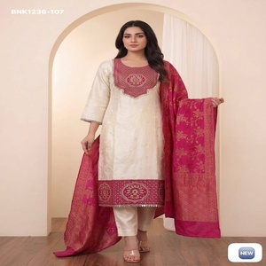 Fabricant indien de costumes haut de gamme en tissu Banarasi avec broderie Zari, jacquard et broderie, dernière collection. - Product Image 1