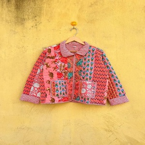 Chaqueta acolchada de algodón indio con estampado floral, abrigo ligero para mujer, ideal para capas en invierno. - Product Image 1