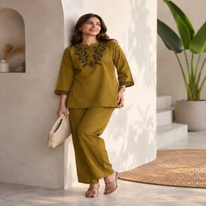 Conjunto coordinado de Kurti y pantalón corto de seda romana de alta calidad con trabajo de hilo bordado y manga 3/4 para mujer - Exportador de moda - Product Image 1