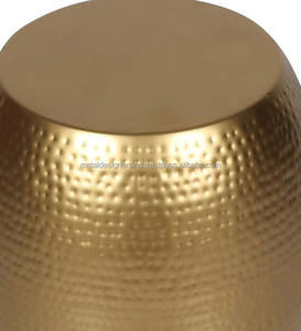 Taburete redondo de metal ecológico con diseño simple, aspecto de latón martillado para el hogar, jardín, dormitorio, construcción de hierro duradera - Product Image 3