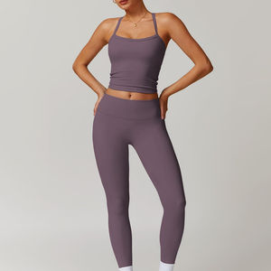 Ensemble haut et legging de sport légers et taille haute pour femmes, pour la gym, les entraînements et les activités sportives. - Product Image 4