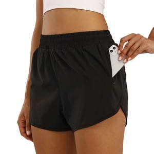 Shorts de sport noirs pour femmes avec poche zippée, séchage rapide, taille élastique, taille mi-haute, en tricot de spandex et polyester, coupe classique - Product Image 1