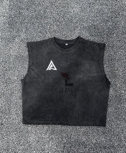 เสื้อกั๊กสีดำพิมพ์ลายกราฟิกสไตล์วินเทจสำหรับผู้ชาย พร้อมโลโก้แบบกำหนดเอง - Product Image 4
