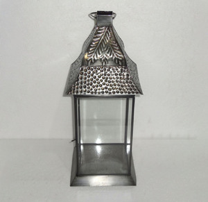Lanterne à bougie en métal orange, toit plat, cheminée cylindrique, poignée en fil métallique, panneau grillagé à lattes, cadre carré en fer, pour table - Product Image 5