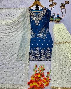 Ensemble Kurti Sharara pour femmes avec dupatta, design de créateur |   Vêtements de mariage et de fête richement brodés - Product Image 6