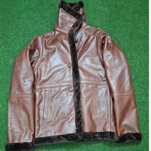 เสื้อแจ็คเก็ตบอมเบอร์หนังแท้สีน้ำตาลสำหรับผู้ชาย พร้อมซับในขนเทียมแบบเชียร์ลิง – เสื้อแจ็คเก็ตบอมเบอร์มีฮู้ดให้ความอบอุ่น เสื้อโค้ทฤดูหนาว - Product Image 6