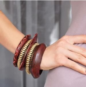 Brazaletes de Madera Elegantes e Impermeables de Alta Calidad para Damas, Joyería de Brazalete de Madera Pulida, Colores Personalizados para Uso Cultural Moderno - Product Image 1