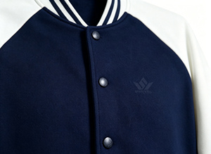Chaqueta Varsity Negra y Blanca Personalizada para Hombre, Corte Regular, Cuello Camisero, Cierre de Botón, Prenda Exterior Casual de Primavera, Impermeable por Delante - Product Image 3