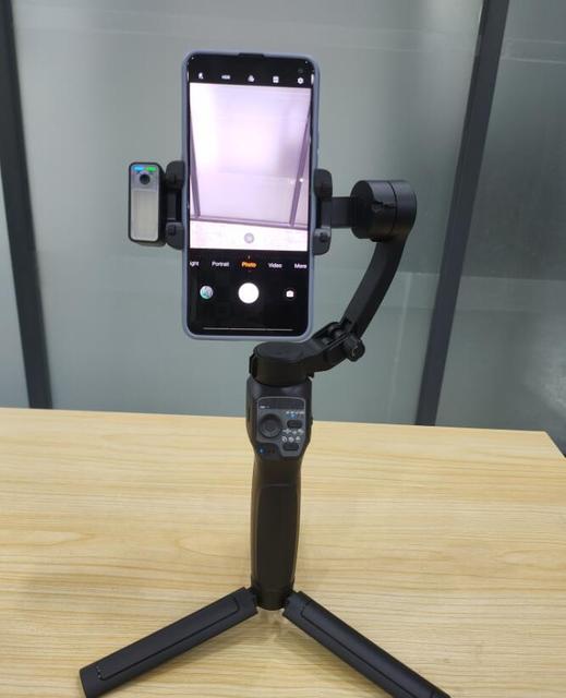 Factory Sales F11 3 Axis Foldable Gimbal Stabilizer with AI Tracking Video 3600mAh Battery Can Use 8-10hours