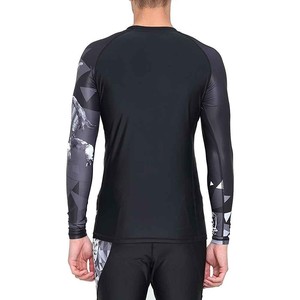 Rashguard en polyester respirant, imprimé par sublimation, design personnalisé de haute qualité, rashguard pour hommes - Product Image 2