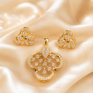 Ensemble élégant de pendentif en or 14 carats serti de diamants avec boucles d'oreilles florales pour femmes, bijoux de luxe pour les fêtes, cadeau - Product Image 3