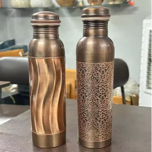 Bouteille d'eau en cuivre aux bienfaits pour la santé, gourde en cuivre, bouteille de sport en cuivre, bouteille de luxe en cuivre, bouteille en cuivre indienne, artisanale - Product Image 1